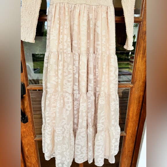 Dainty jewell’s Dress - Picture 2 of 5